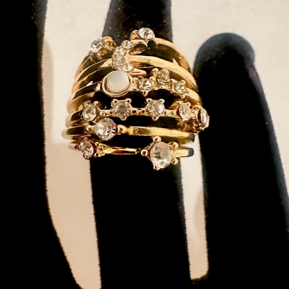 Elegant Gold and rhonestone Women's Ring Stack